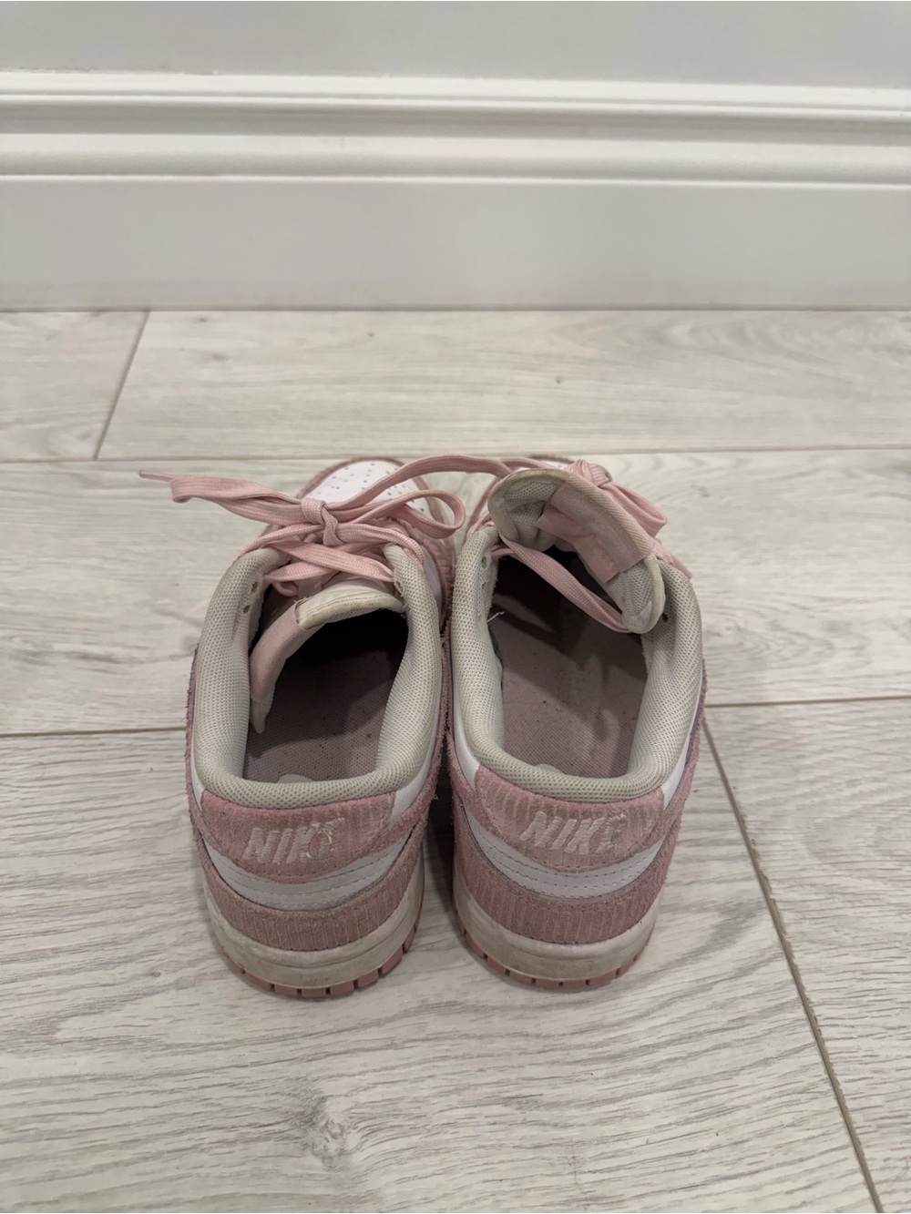 Nike Women’s Low-Top Sneakers in White and Light Pink - Picture 5 of 5